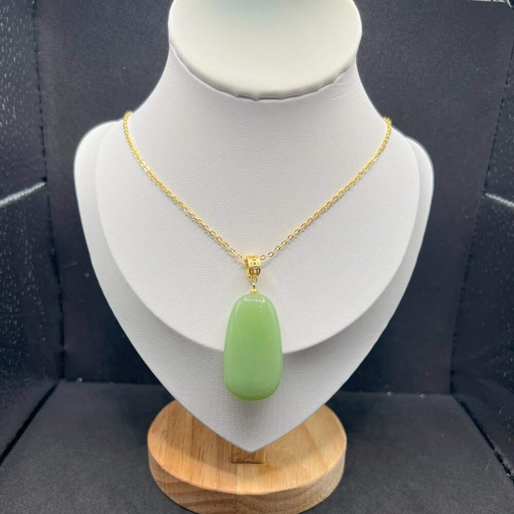 Green Jade Drop Gold Chain Necklace